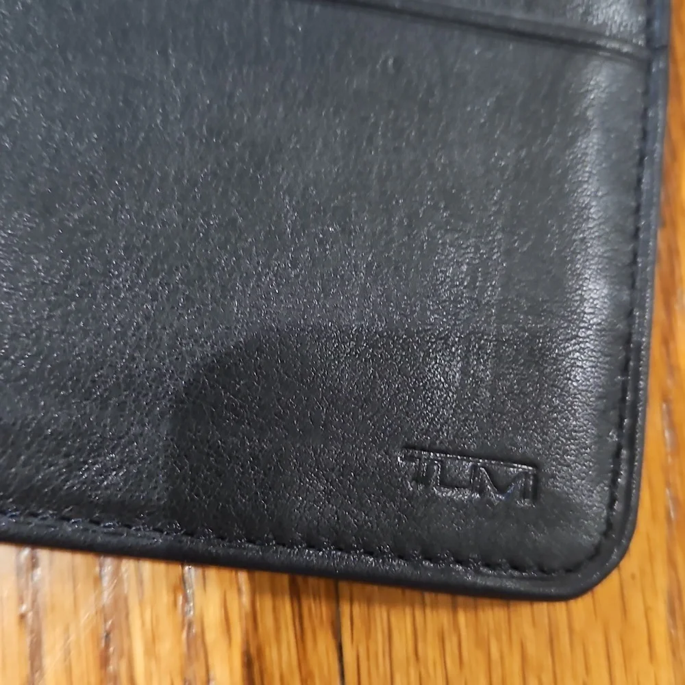 TUMI Leather Passport Case And Wallet - Picture 5 of 9